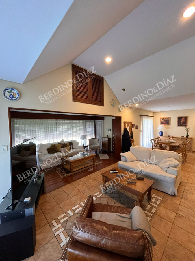 Casa ID.2619 - Casa en zona de Supermercado Devoto