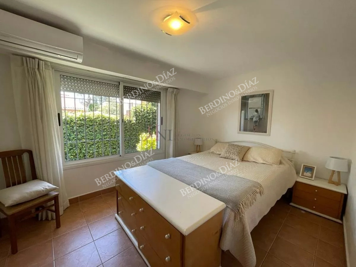 Casa ID.143 - Venta Chalet tradicional a metros de de Playa Mansa