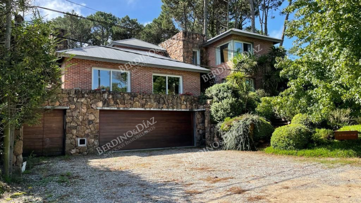 Casa ID.1216 - Casa Moderna  en venta  en Barrio Lugano 