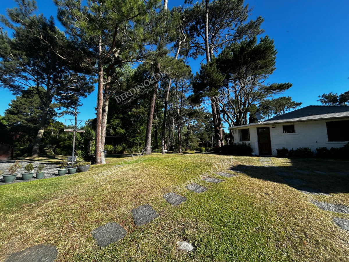 Casa ID.3011 - Hermosa casa en venta en Barrio Lugano Arbolada 