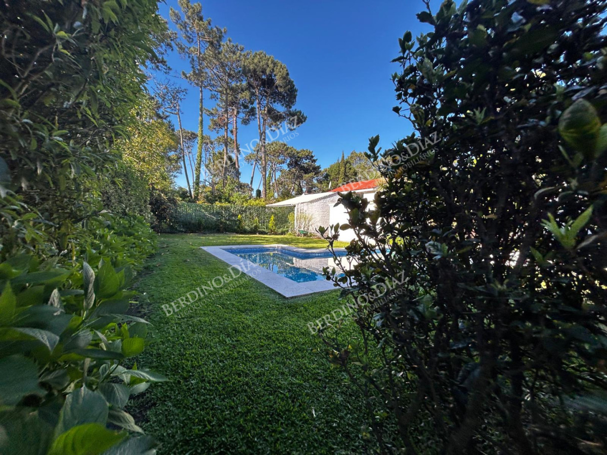 Casa ID.3011 - Hermosa casa en venta en Barrio Lugano Arbolada 