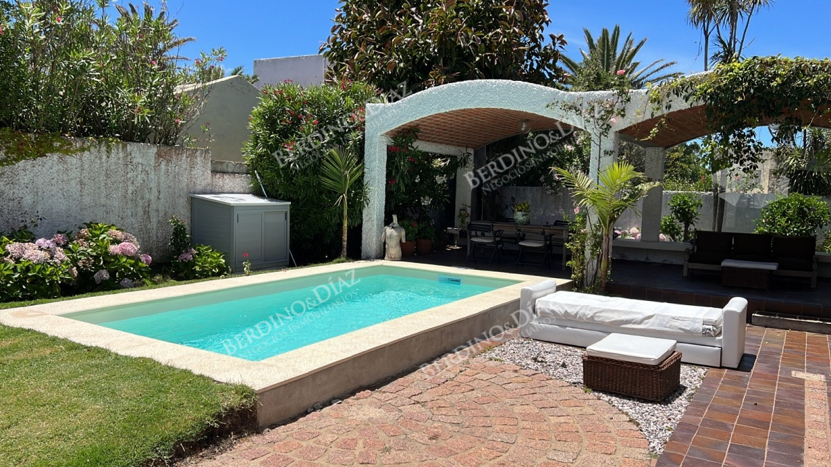 Casa ID.25 -  Casa Estilo Tradicional Ubicada en la Zona mas Exclusiva de Punta del Este