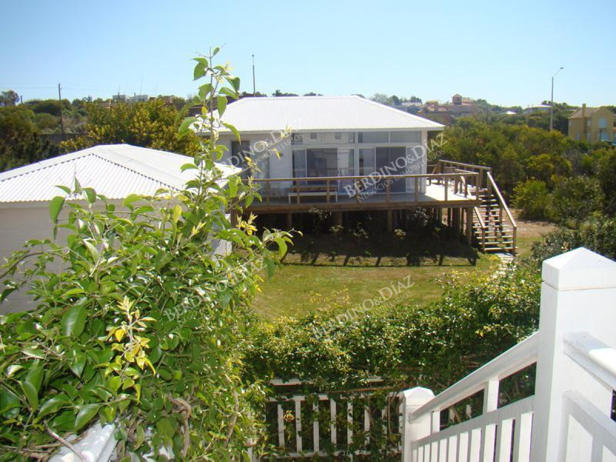 Casa ID.2186 - Casa de estilo propio  y vista al mar en venta Punta Piedras