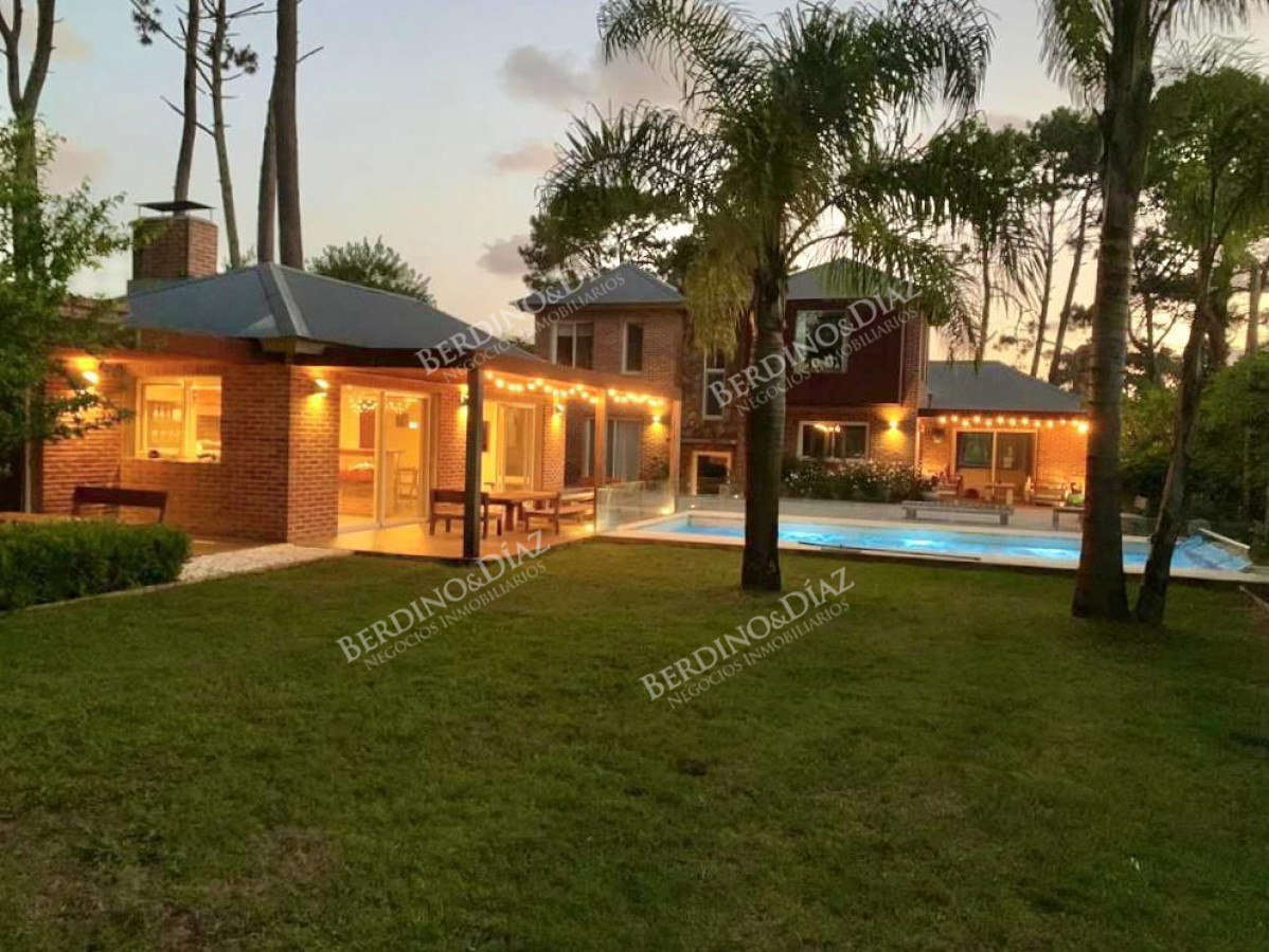 Casa ID.1216 - Casa Moderna  en venta  en Barrio Lugano 