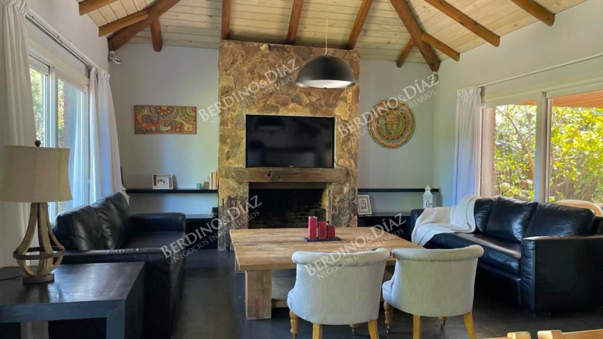 Casa ID.1216 - Casa Moderna  en venta  en Barrio Lugano 