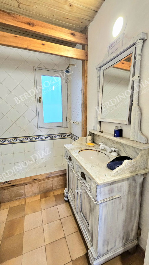 Casa ID.2307 - Casa en venta en Parque Burnet 6000 metros de terreno