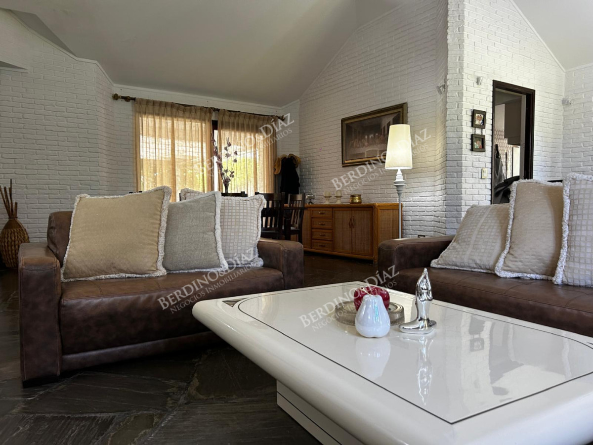 Casa ID.3011 - Hermosa casa en venta en Barrio Lugano Arbolada 