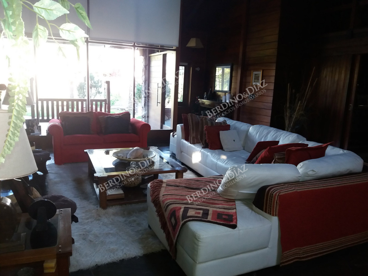 Casa ID.2407 - Casa en venta en Playa Mansa excelente construccion
