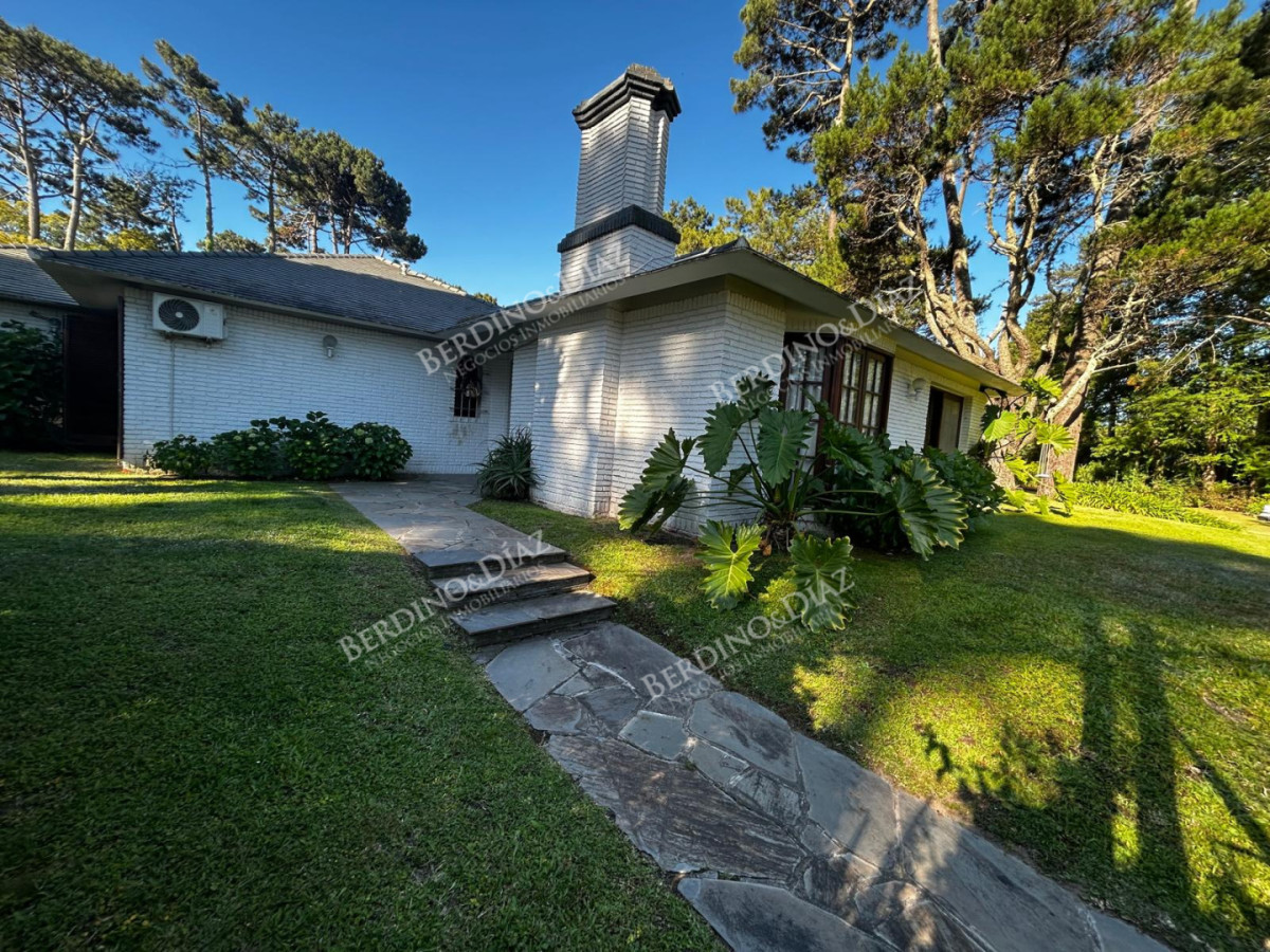 Casa ID.3011 - Hermosa casa en venta en Barrio Lugano Arbolada 