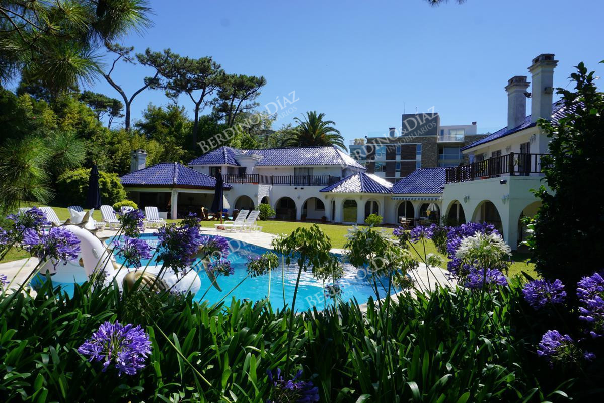 Casa ID.2170 - Casa espectacular en venta a metros del mar Brava