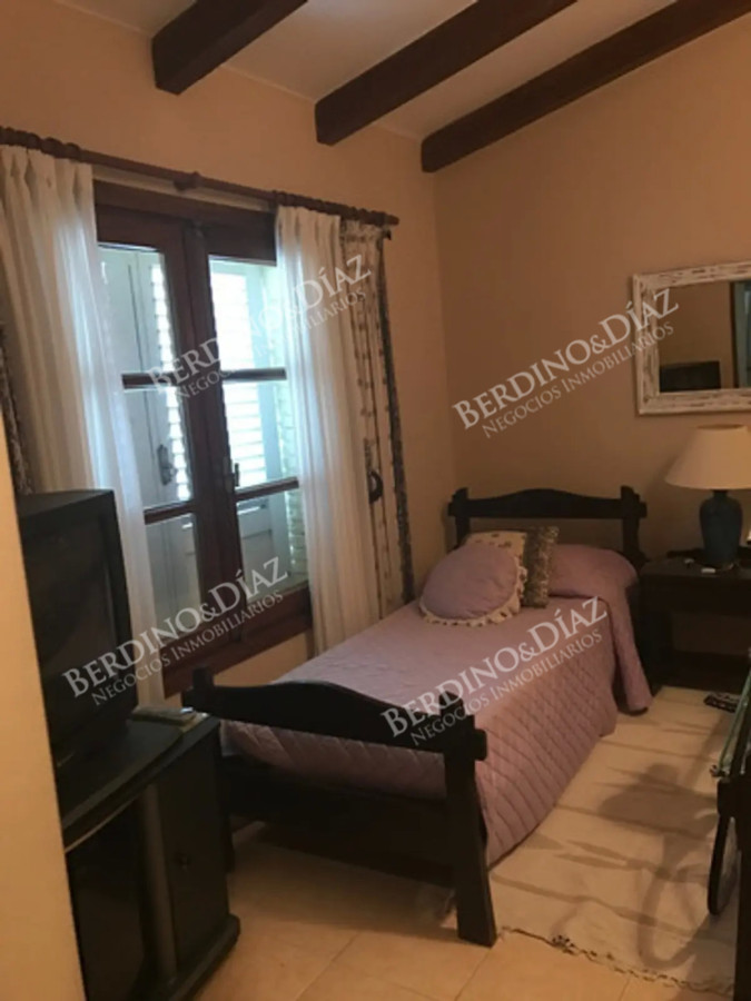 Casa ID.2821 - Casa espectacular en Playa Mansa en venta para proyecto 