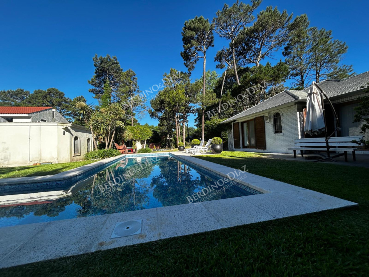 Casa ID.3011 - Hermosa casa en venta en Barrio Lugano Arbolada 