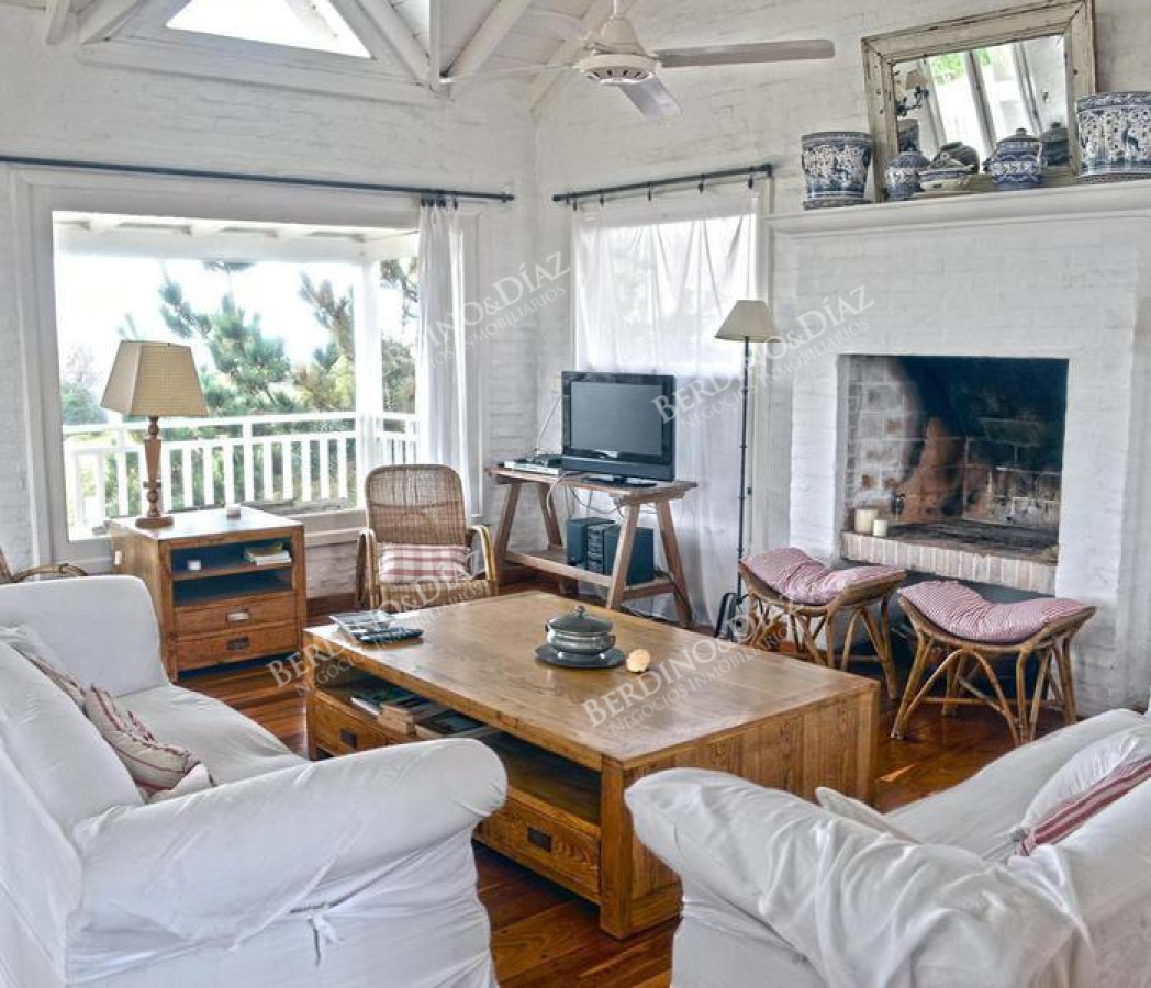 Casa ID.2233 - Casa estilo americano en venta en Manantiales con salida al mar