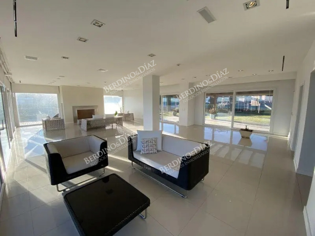 Casa ID.887 - Espectacular Casa Frente al Mar en Punta del Este