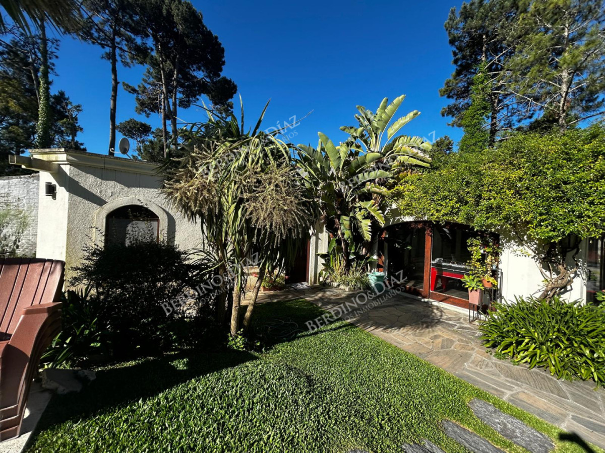 Casa ID.3011 - Hermosa casa en venta en Barrio Lugano Arbolada 