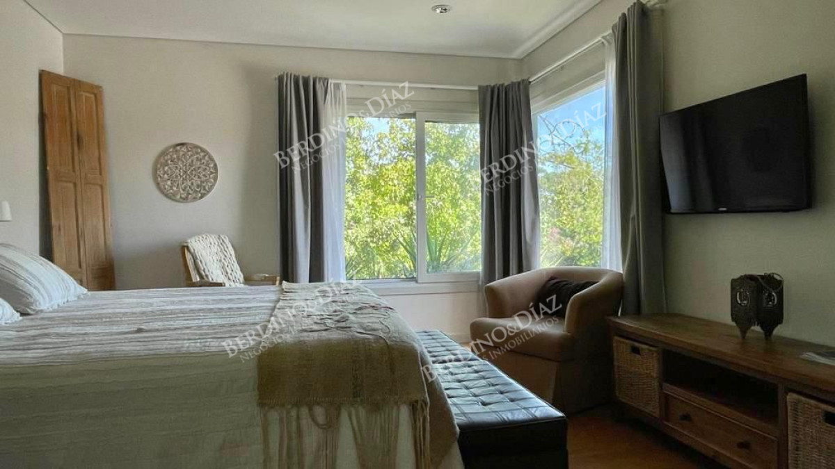 Casa ID.1216 - Casa Moderna  en venta  en Barrio Lugano 