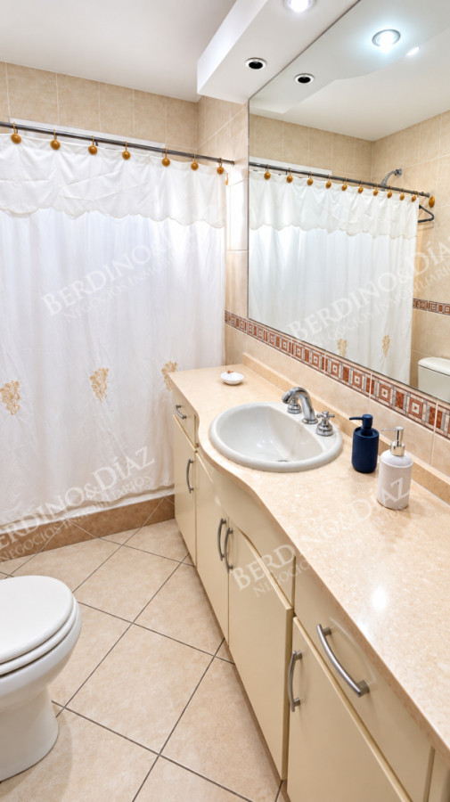 Casa ID.143 - Venta Chalet tradicional a metros de de Playa Mansa