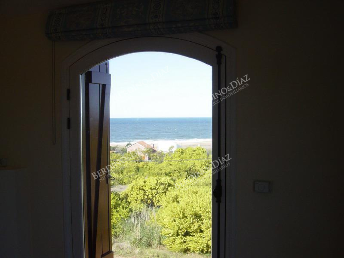 Casa ID.2154 - Casa en Punta Piedras con vista al mar 