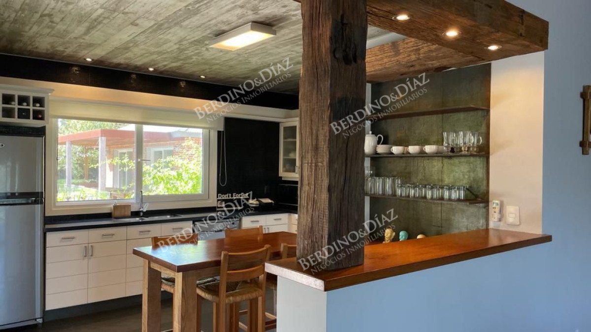 Casa ID.1216 - Casa Moderna  en venta  en Barrio Lugano 