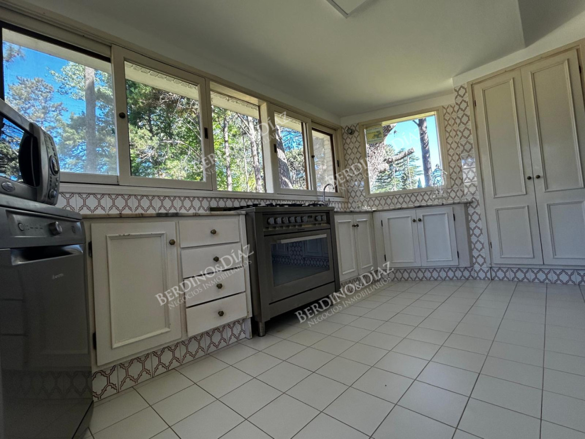 Casa ID.3011 - Hermosa casa en venta en Barrio Lugano Arbolada 