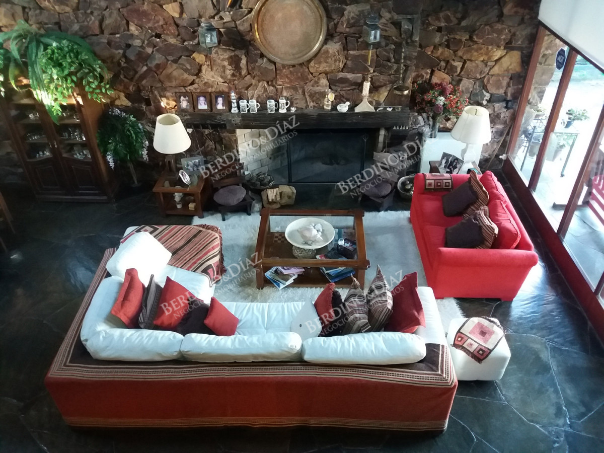Casa ID.2407 - Casa en venta en Playa Mansa excelente construccion