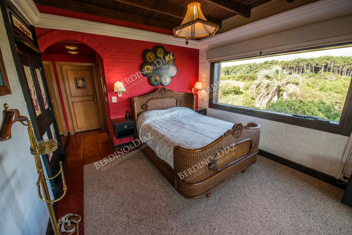 Casa ID.2390 - Importante casa con estilo propio frente al mar en venta Las Grutas