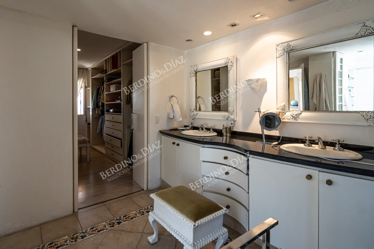Casa ID.2395 - Casa importante en la Peninsula con vista la Mansa en venta