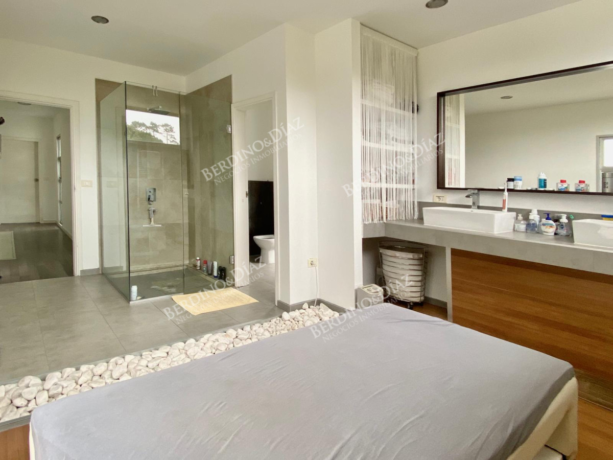 Casa ID.2411 - Casa moderna en venta 5 dormitorios en San Rafael