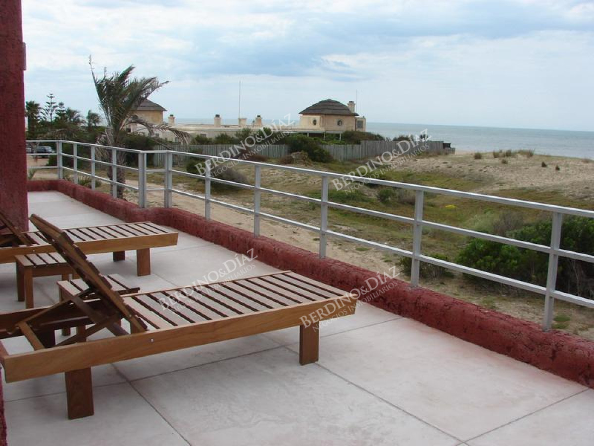Casa ID.2167 - Casa en venta con vista al mar Punta Piedras 