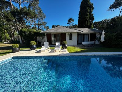 Hermosa casa en venta en Barrio Lugano Arbolada 