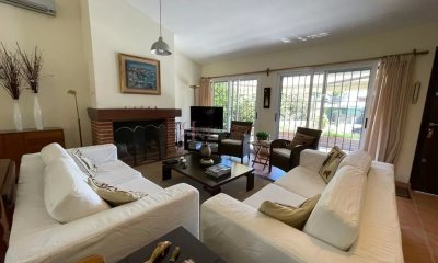 Venta Chalet tradicional a metros de de Playa Mansa