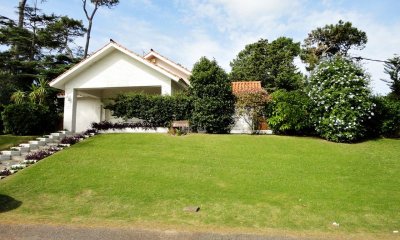 Chalet tradicional en Barrio Cantegril Punta del Este