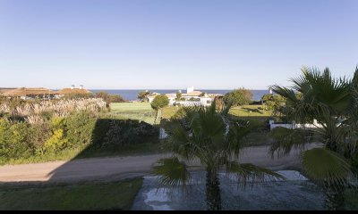 Casa en Punta Piedras con vista al mar