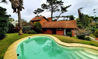 Residencia en Playa Mansa muy cerca del mar