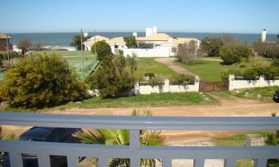 Casa de estilo propio  y vista al mar en venta Punta Piedras