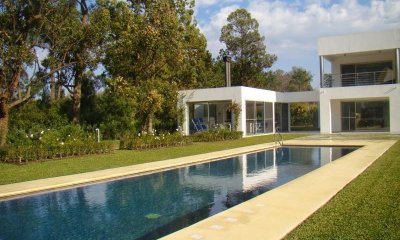 Casa en venta estilo minimalista Golf Punta del Este