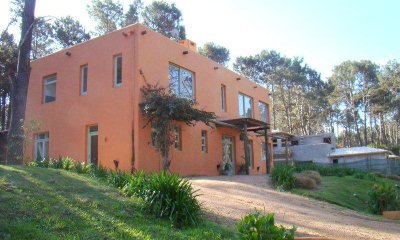 Hermosa y Espectacular Casa en Laguna Blanca una Zona Exclusiva de Mucha Categoría
