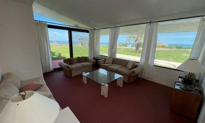 Hermosa Casa en venta frente al mar Punta del Este