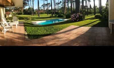 Casa espectacular en Playa Mansa en venta para proyecto