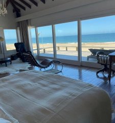 Casa espectacular sobre el mar en Punta Piedras venta