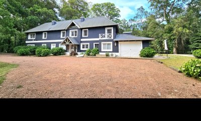 Casa en venta en Parque Burnet 6000 metros de terreno