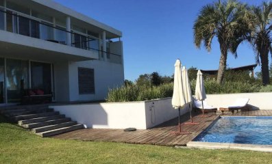 Casa estilo minismalista en Punta piedras