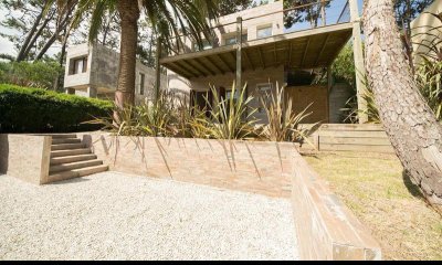 Casa moderna en venta en Playa Montoya La Barra