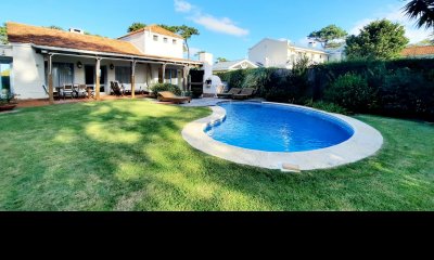 Casa en venta cerca del mar y con vista  en La Barra
