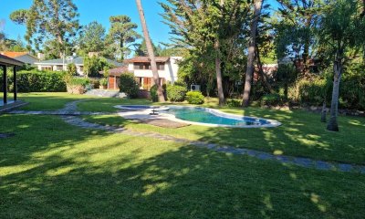 Casa en Venta Playa Mansa  hermoso parque con salida a 2 calles