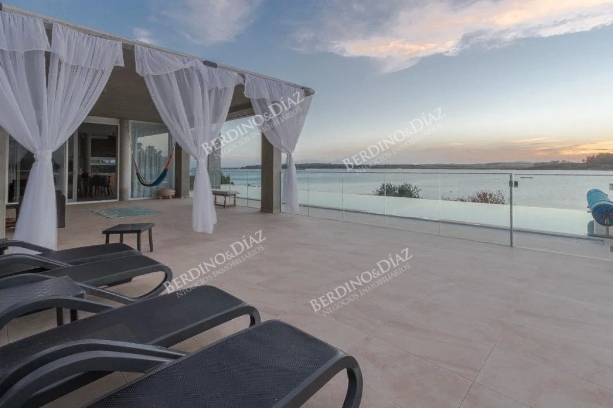 Chacra ID.2199 - Chacra sobre laguna del Sauce en venta