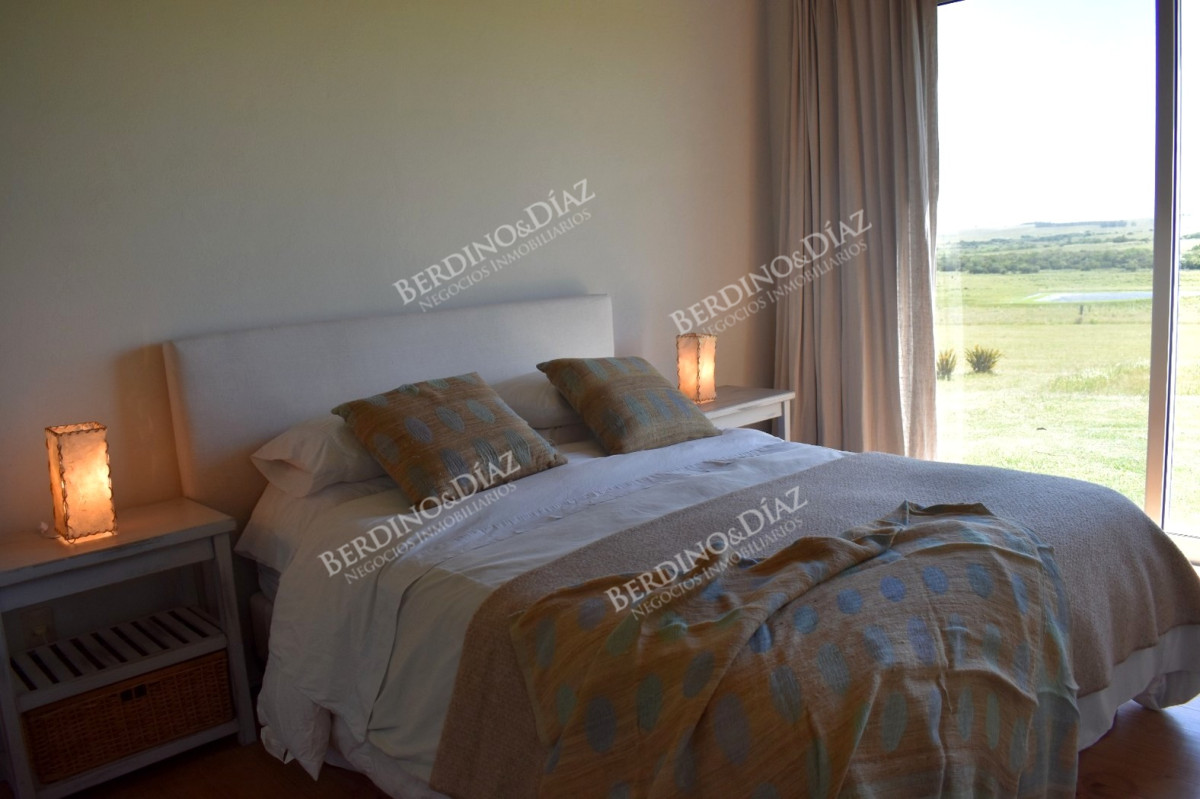 Chacra ID.2367 - Chacra campo de 143 Hectareas en venta con Casa moderna