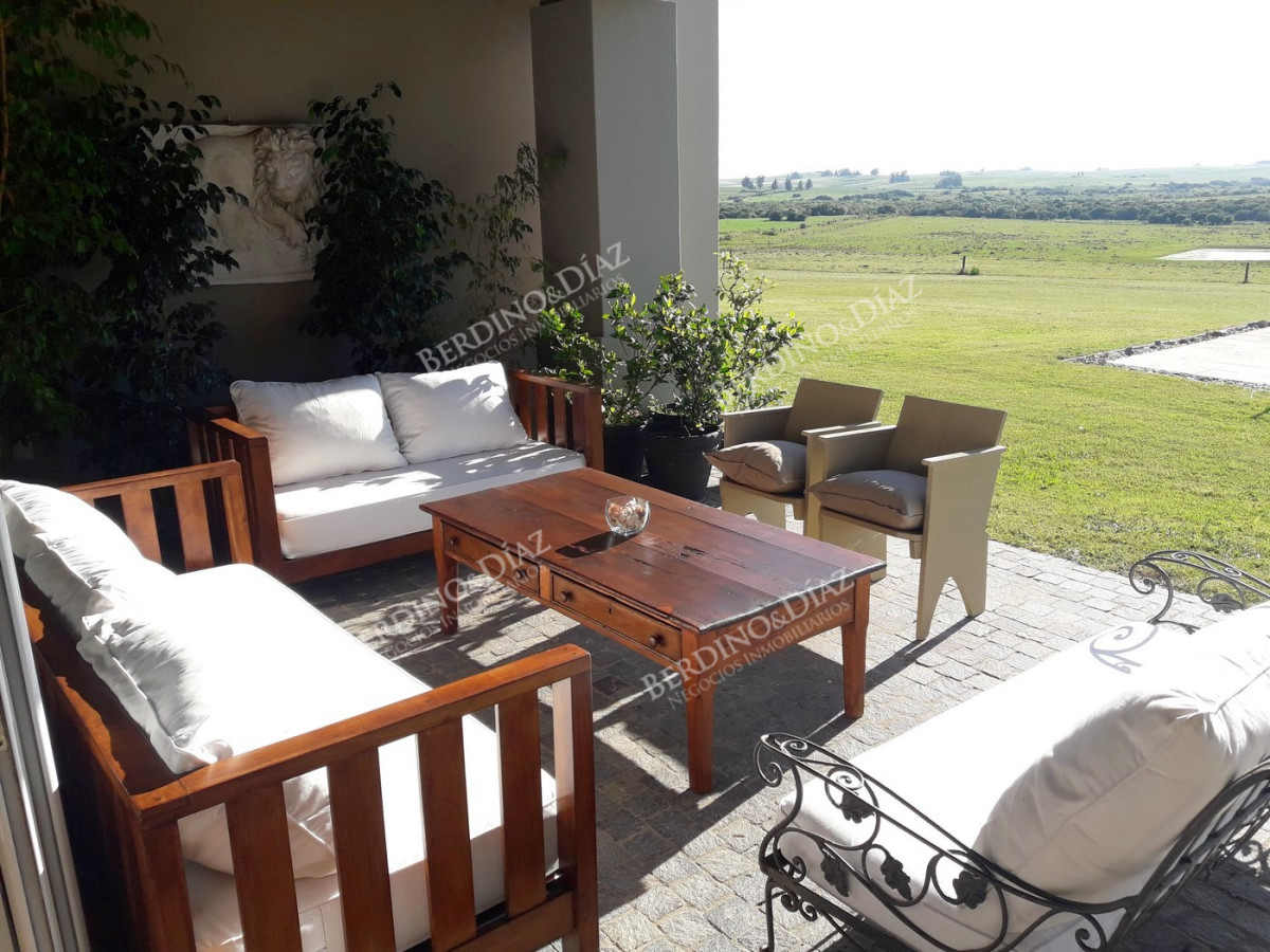 Chacra ID.2367 - Chacra campo de 143 Hectareas en venta con Casa moderna