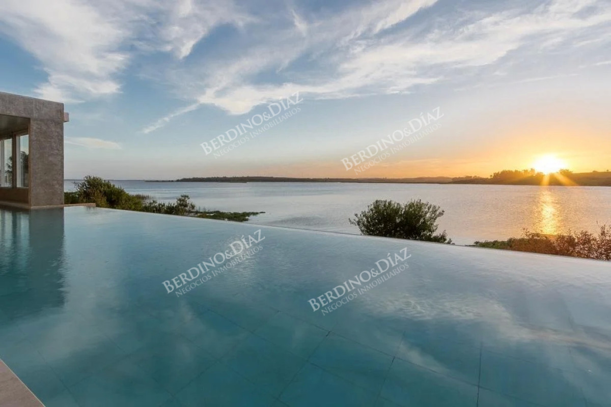 Chacra ID.2199 - Chacra sobre laguna del Sauce en venta