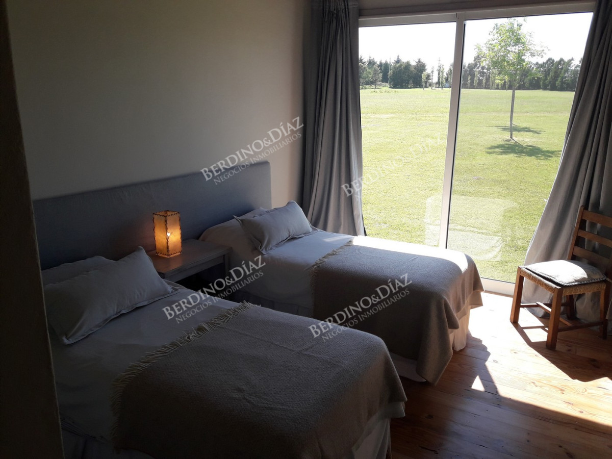 Chacra ID.2367 - Chacra campo de 143 Hectareas en venta con Casa moderna